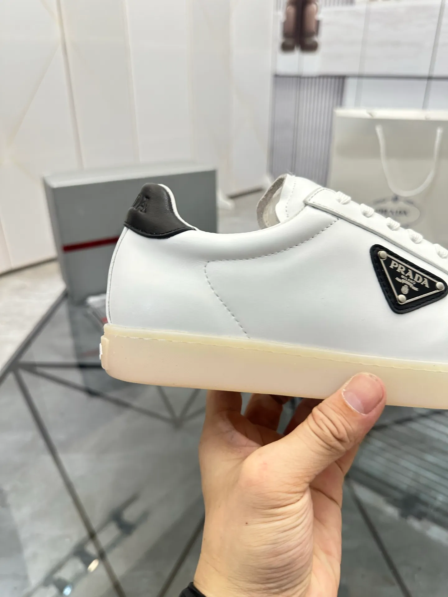 Men's shoes for sale 💰: 💰P540¥ High-end top quality Product trademark: Prada *"Prada*" low-top casual shoes Regular size: 38-45 (can be customized to 46) Product materials: imported first-layer cowhide for the upper, water-dyed cowhide lining, cowhide feet, original outsole. No.: 001